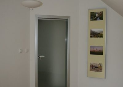 IHS 830, vlastní motiv, alu rám. Umístění v podroví