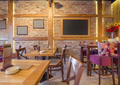 Infrapanel topná tabule Wellina alu rám - infratopení v restauraci